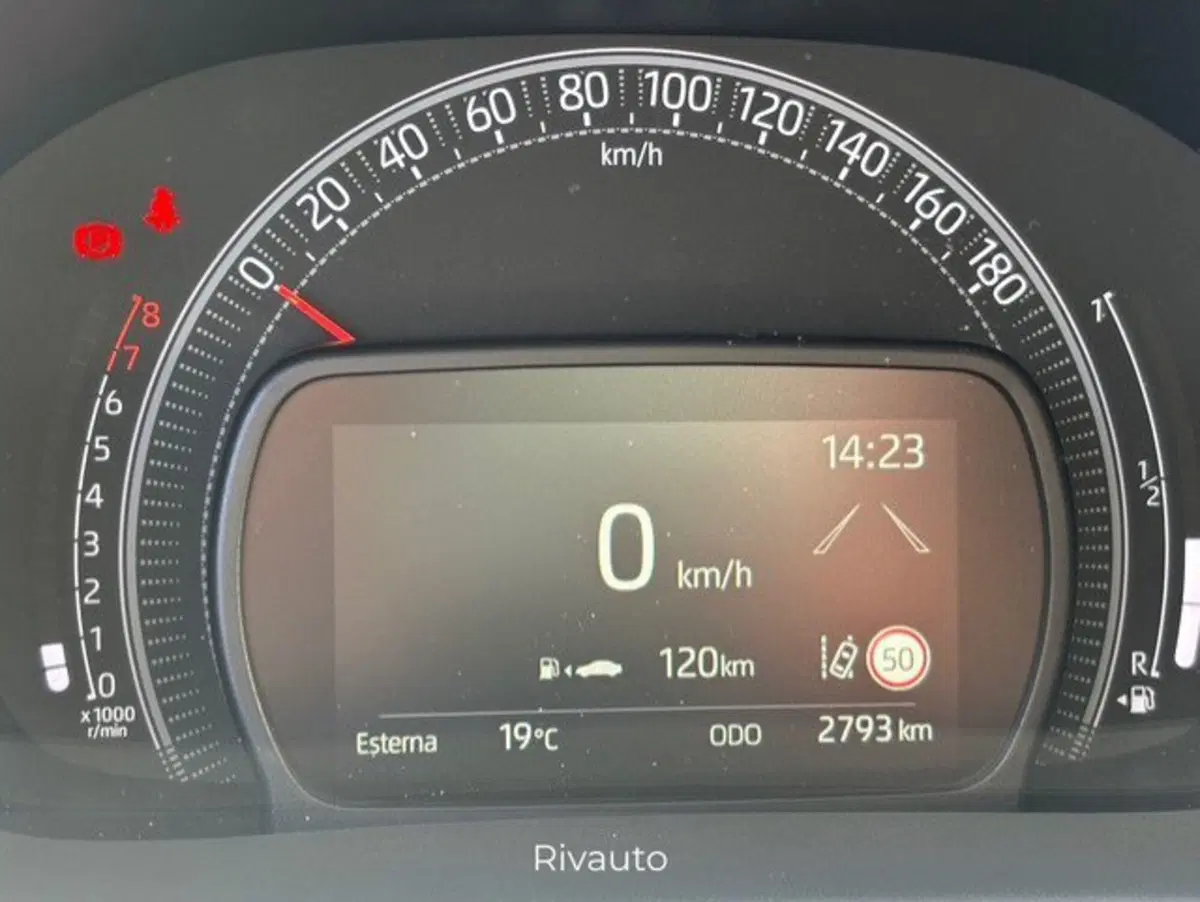 Toyota Aygo X usata a Como (9)