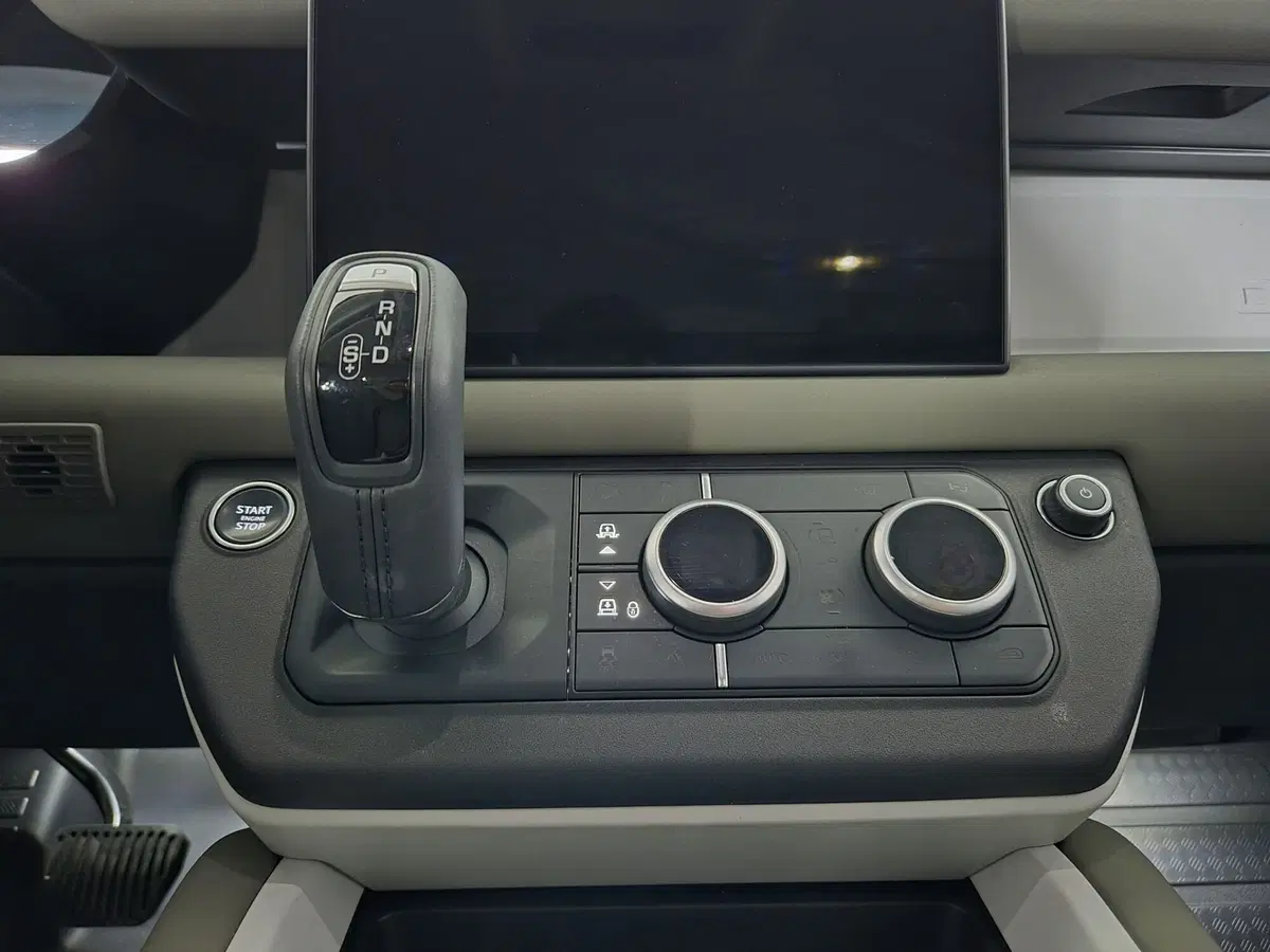 Land Rover Defender usata a Torino (10)