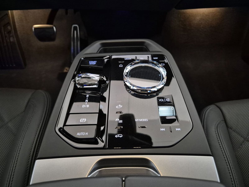 BMW iX usata a Torino (11)