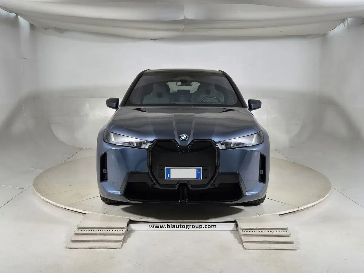 BMW iX usata a Torino (3)