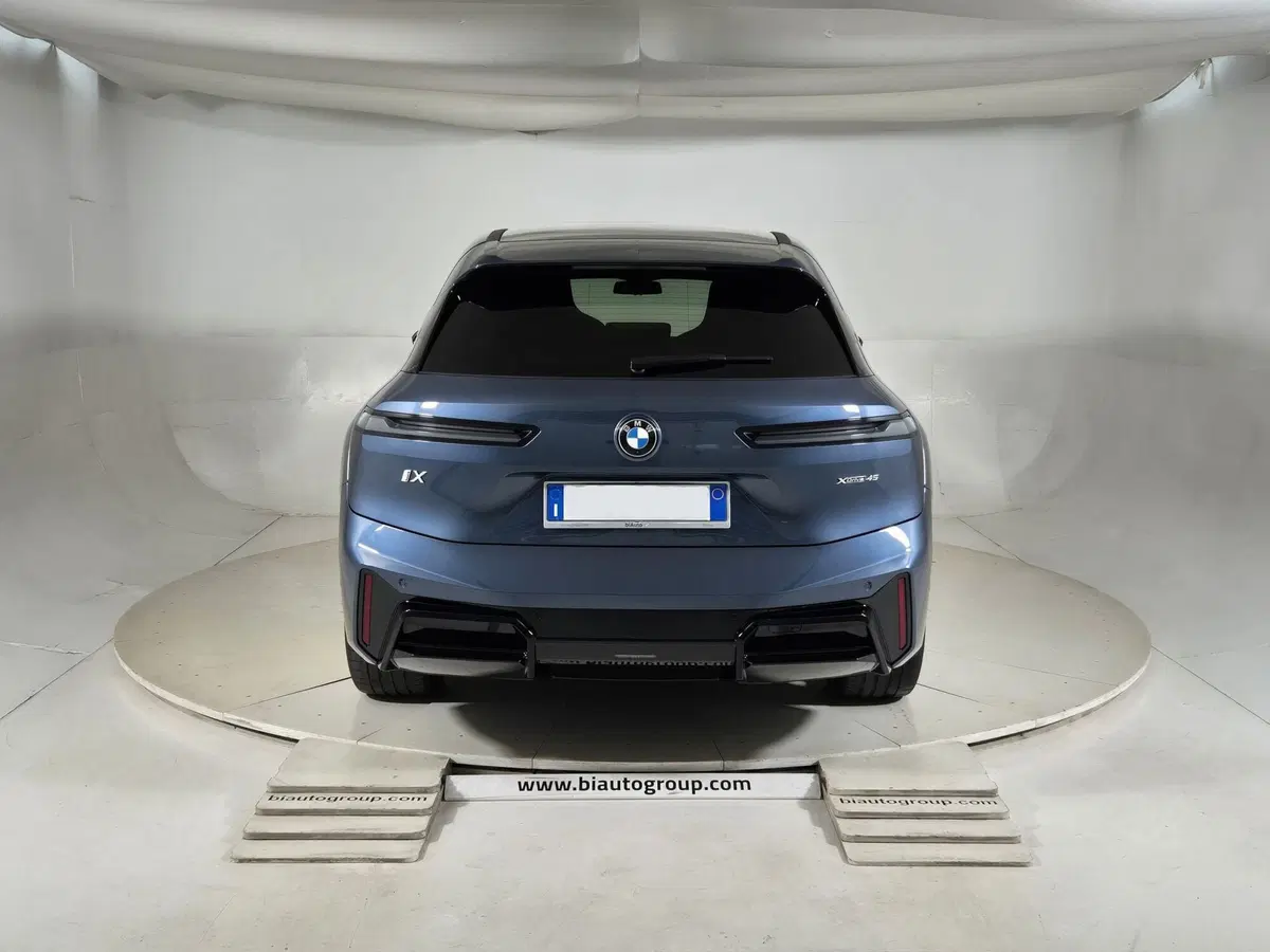 BMW iX usata a Torino (4)