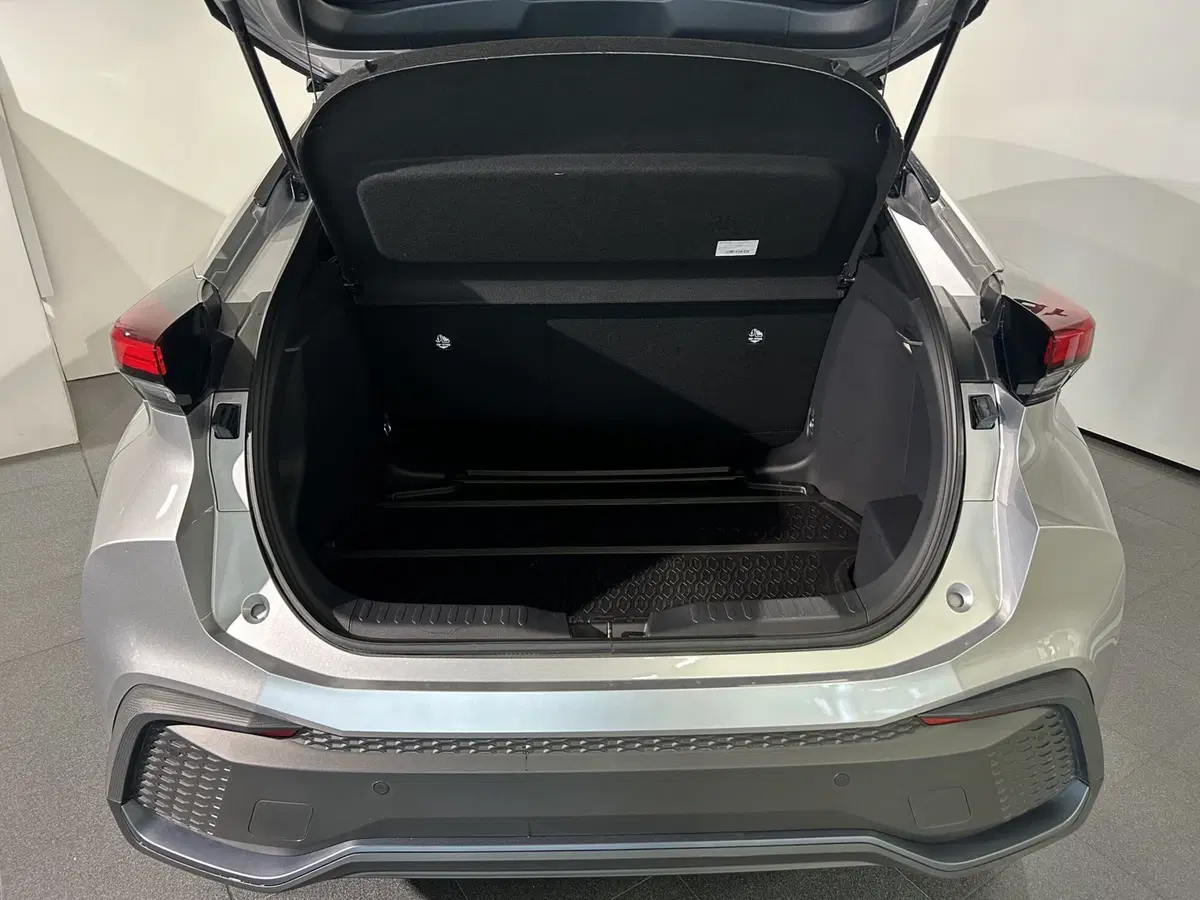 Toyota Toyota C-HR usata a Milano (6)