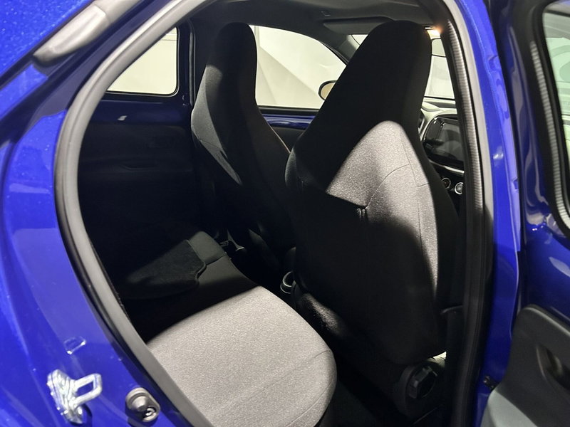 Toyota Aygo X usata a Milano (13)