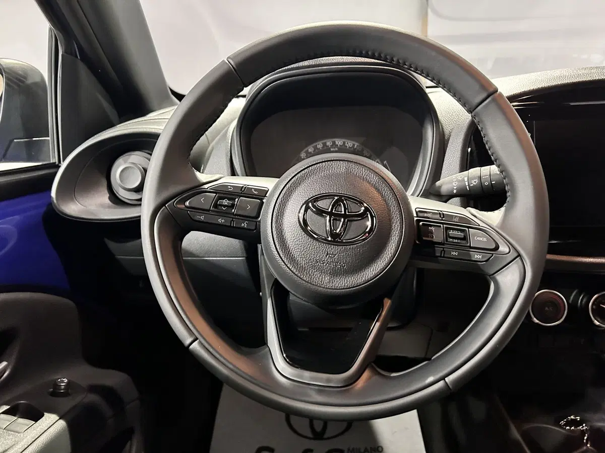 Toyota Aygo X usata a Milano (8)