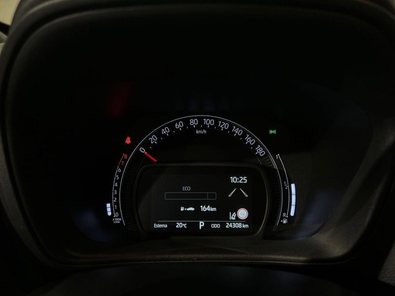 Toyota Aygo X usata a Milano (7)