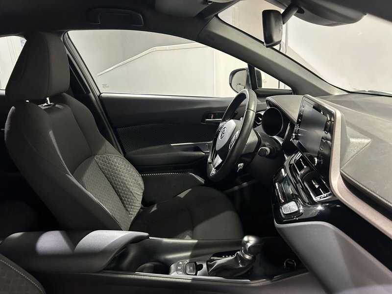 Toyota Toyota C-HR usata a Milano (7)