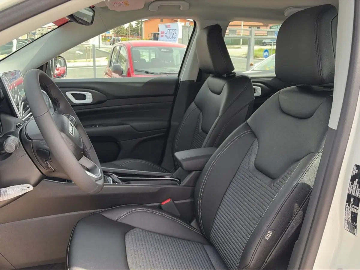 Jeep Compass nuova a Campobasso (16)