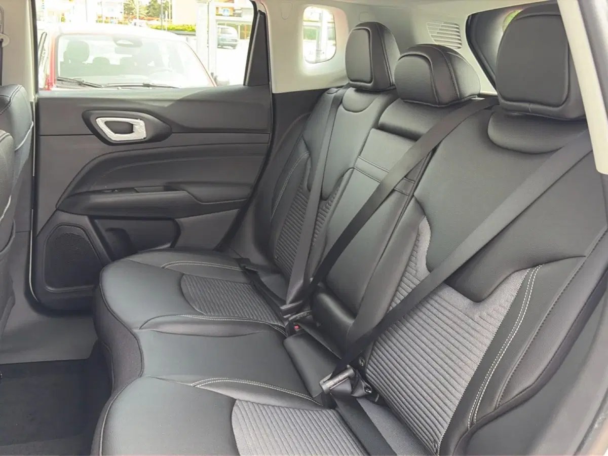 Jeep Compass nuova a Campobasso (17)