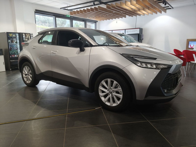Toyota Toyota C-HR nuova a Frosinone (2)