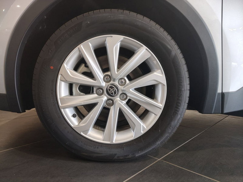 Toyota Toyota C-HR nuova a Frosinone (4)