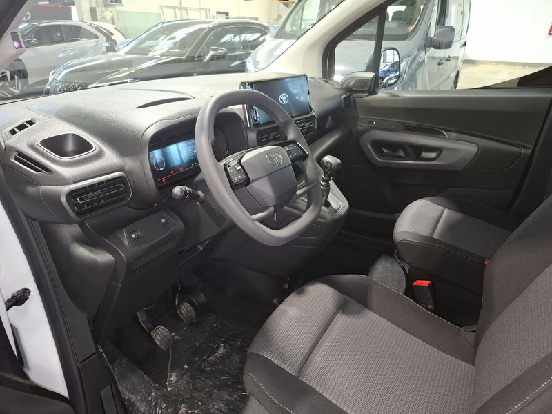 Toyota Proace City Verso nuova a Bologna (9)