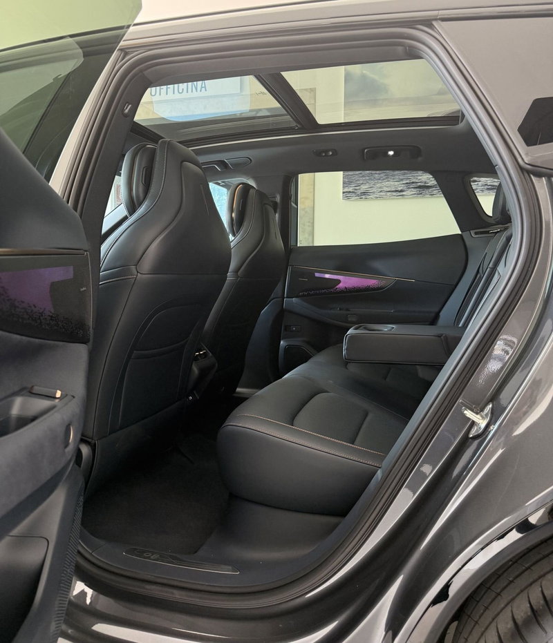 Lynk & Co 08 usata a Parma (6)