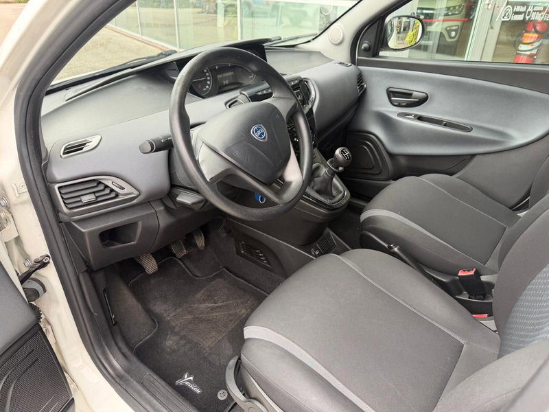 Lancia Ypsilon usata a Vicenza (11)