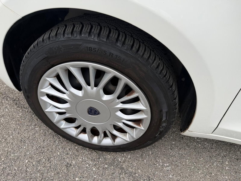 Lancia Ypsilon usata a Vicenza (9)