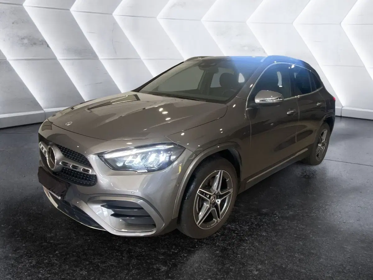 Mercedes-Benz GLA SUV usata a Napoli