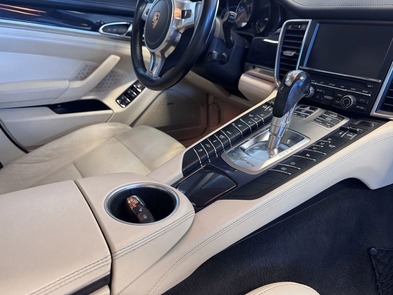 Porsche Panamera usata a Messina (15)