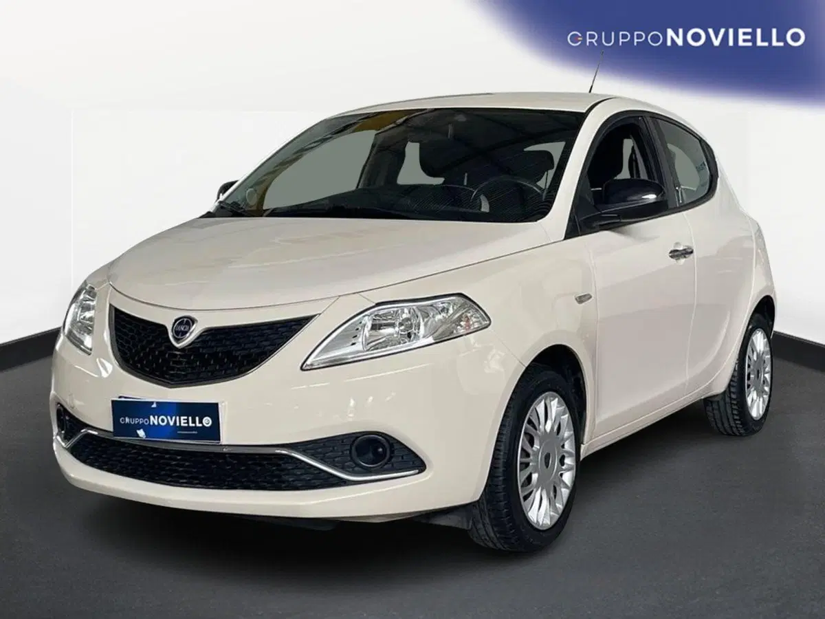 Lancia Ypsilon usata a Salerno