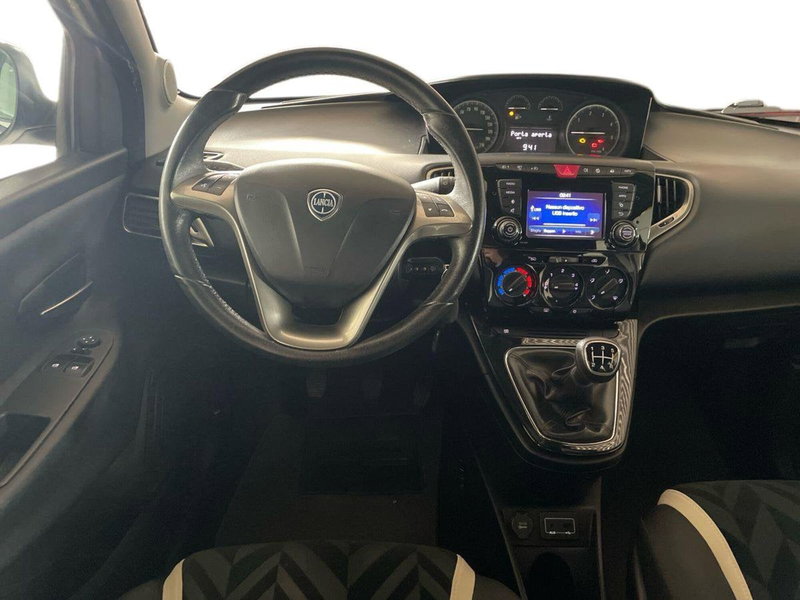 Lancia Ypsilon usata a Salerno (10)