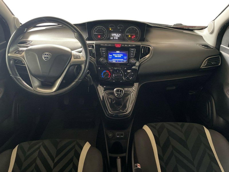 Lancia Ypsilon usata a Salerno (11)