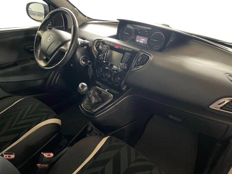 Lancia Ypsilon usata a Salerno (15)