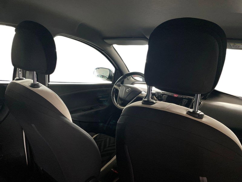 Lancia Ypsilon usata a Salerno (17)