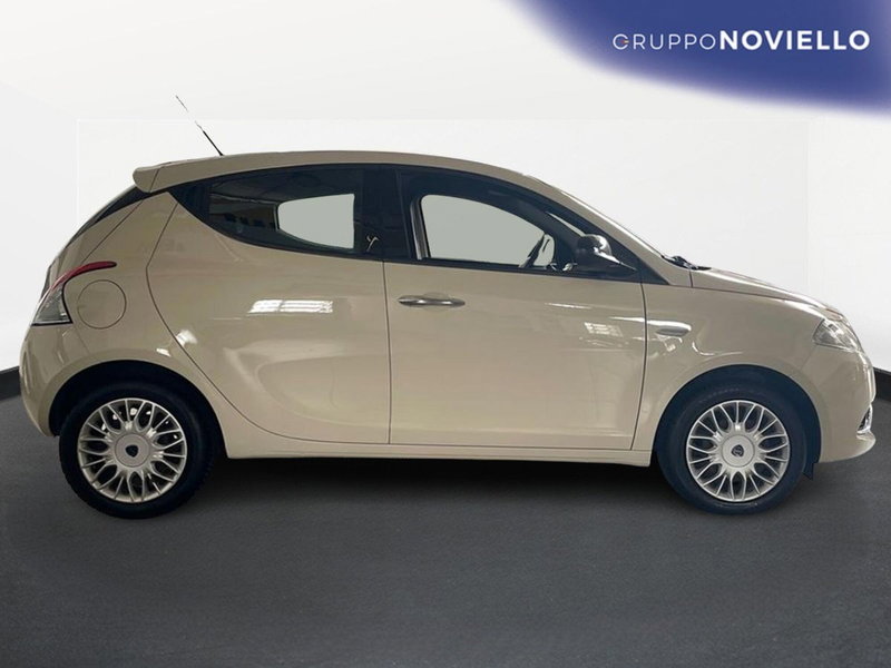 Lancia Ypsilon usata a Salerno (3)