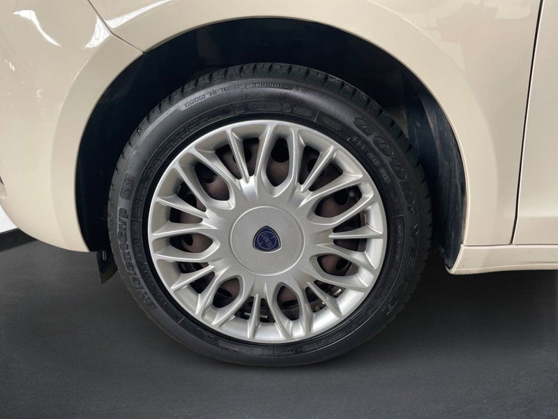 Lancia Ypsilon usata a Salerno (8)