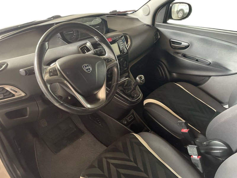 Lancia Ypsilon usata a Salerno (9)