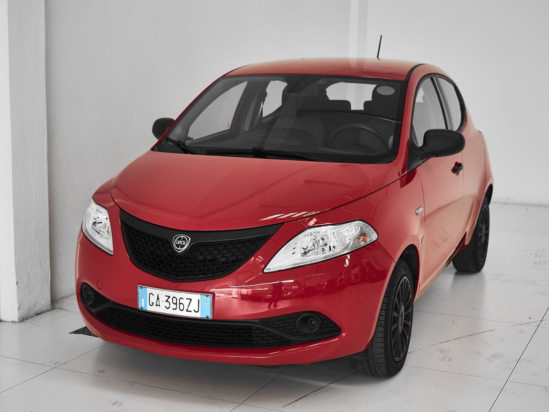 Lancia Ypsilon usata a Prato (2)