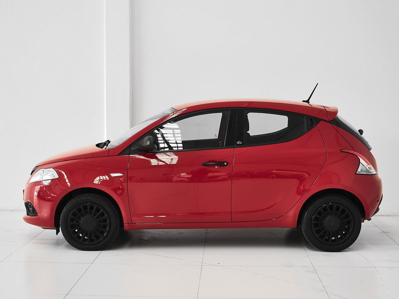 Lancia Ypsilon usata a Prato (3)