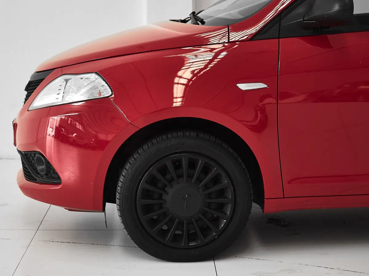 Lancia Ypsilon usata a Prato (4)