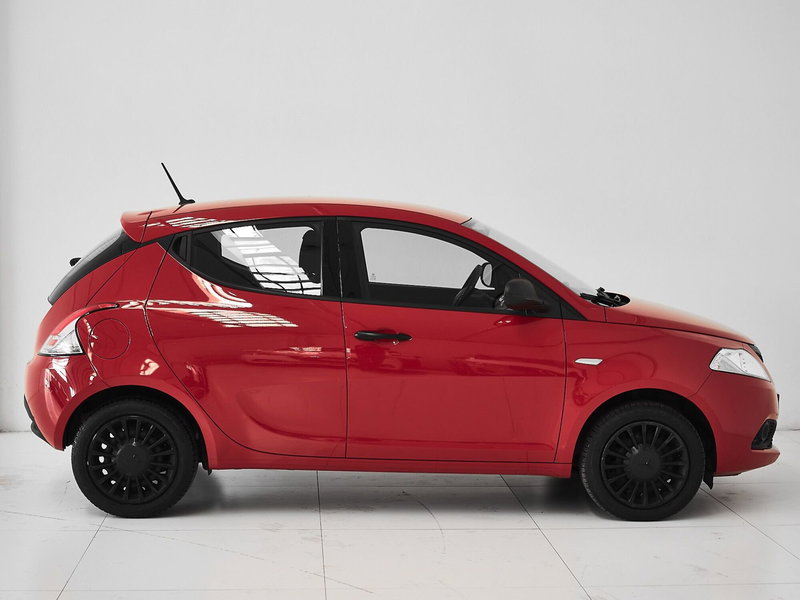 Lancia Ypsilon usata a Prato (7)