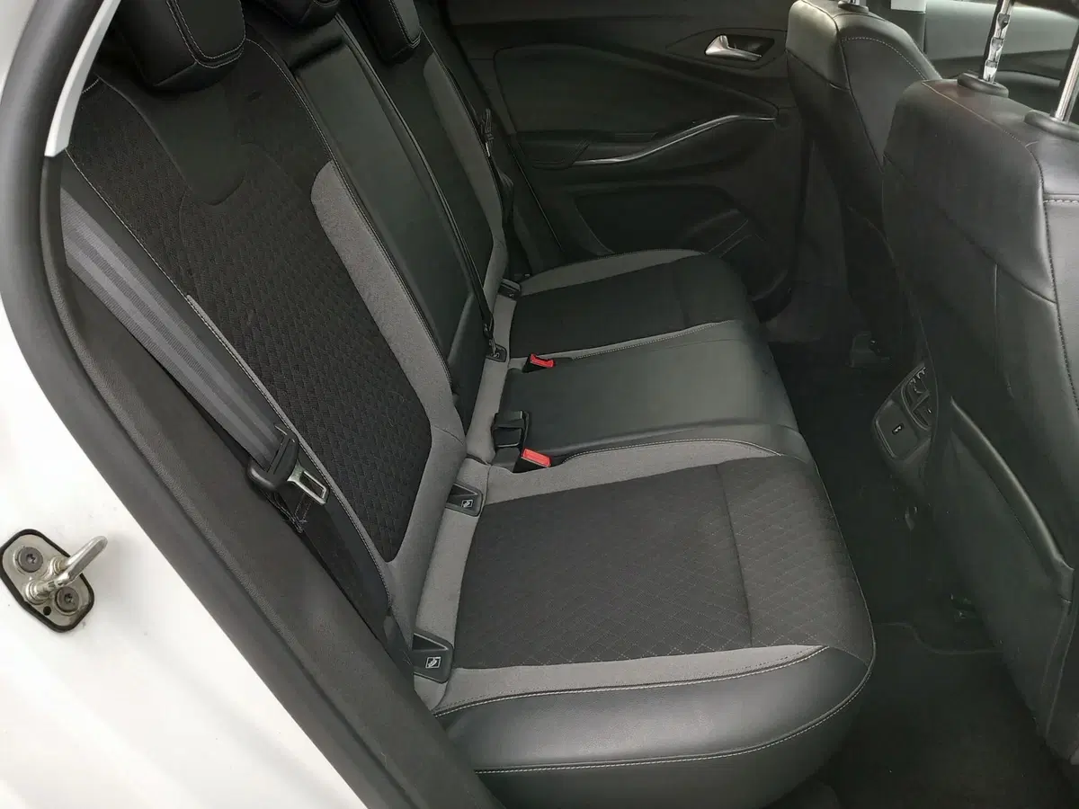 Opel Grandland X usata a Lucca (13)