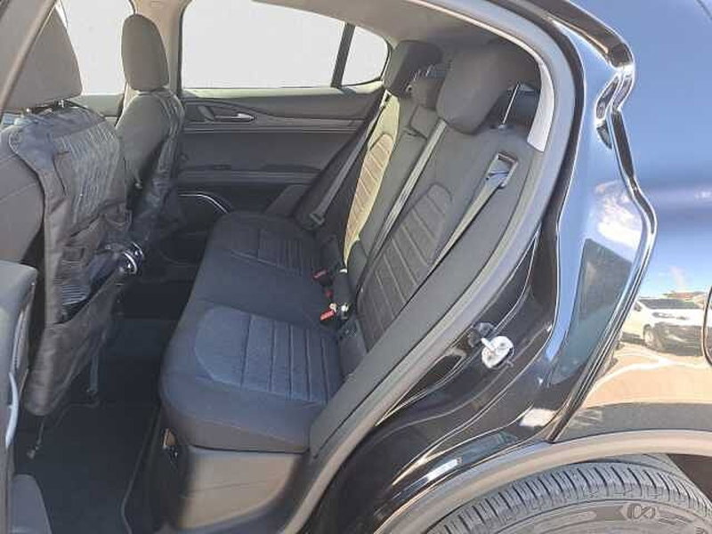 Alfa Romeo Stelvio usata a Venezia (11)