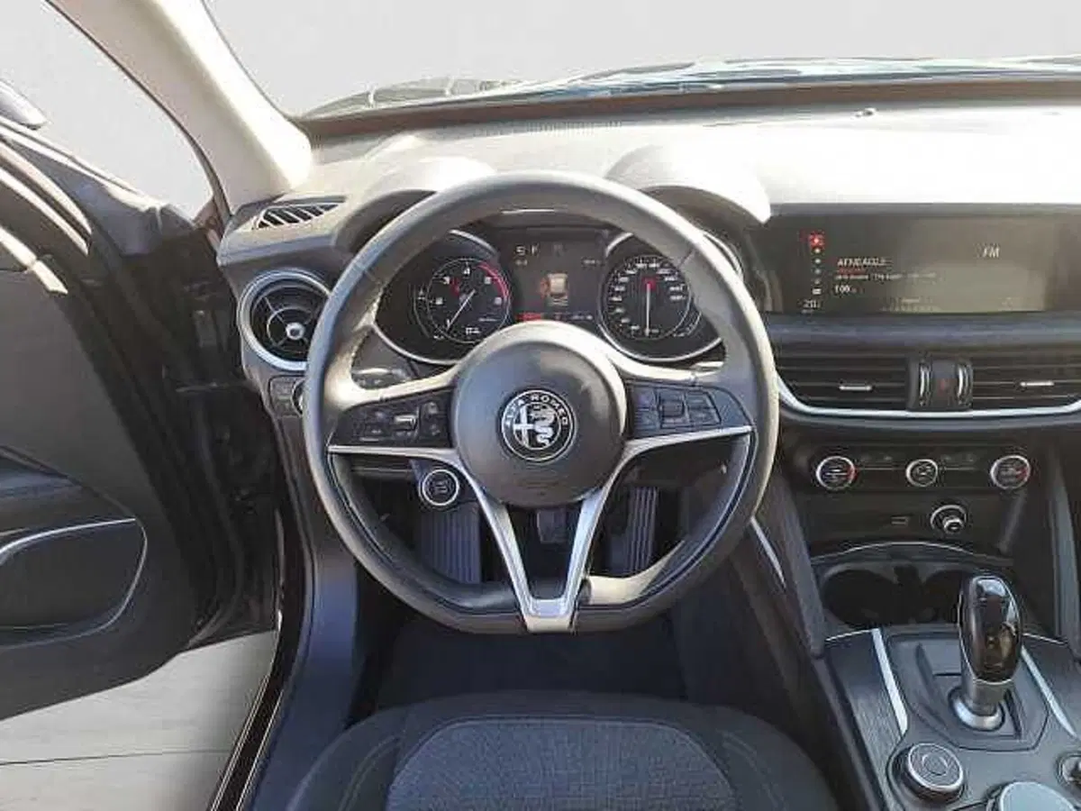 Alfa Romeo Stelvio usata a Venezia (12)