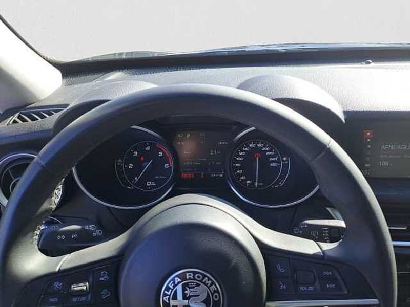 Alfa Romeo Stelvio usata a Venezia (13)