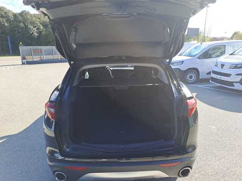 Alfa Romeo Stelvio usata a Venezia (17)