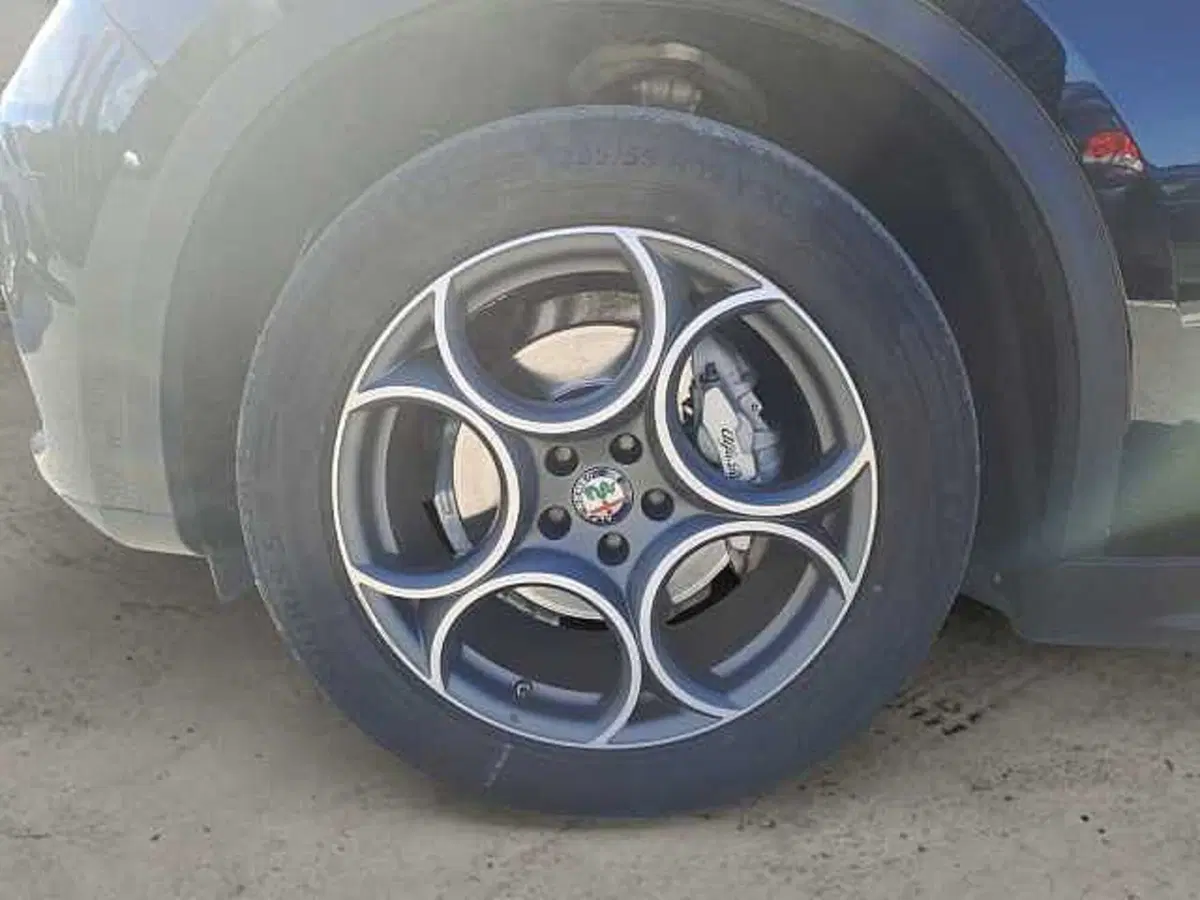 Alfa Romeo Stelvio usata a Venezia (18)