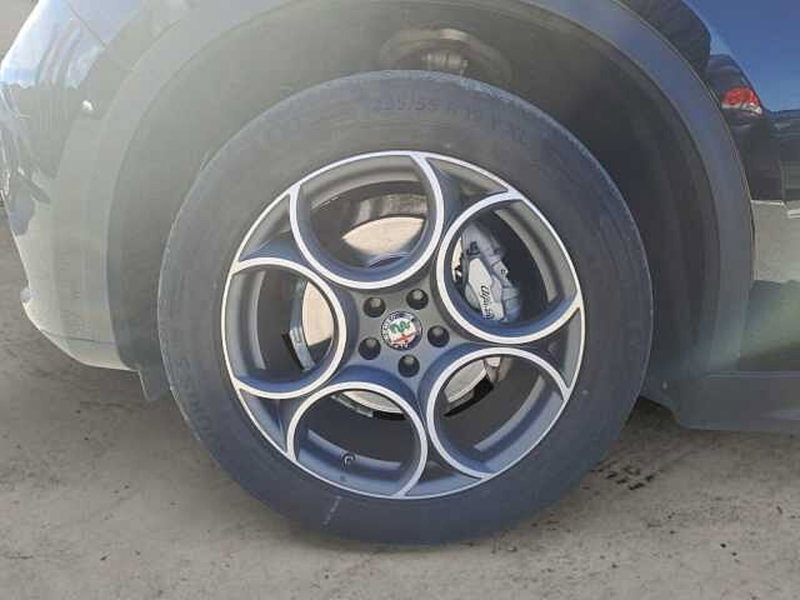 Alfa Romeo Stelvio usata a Venezia (18)