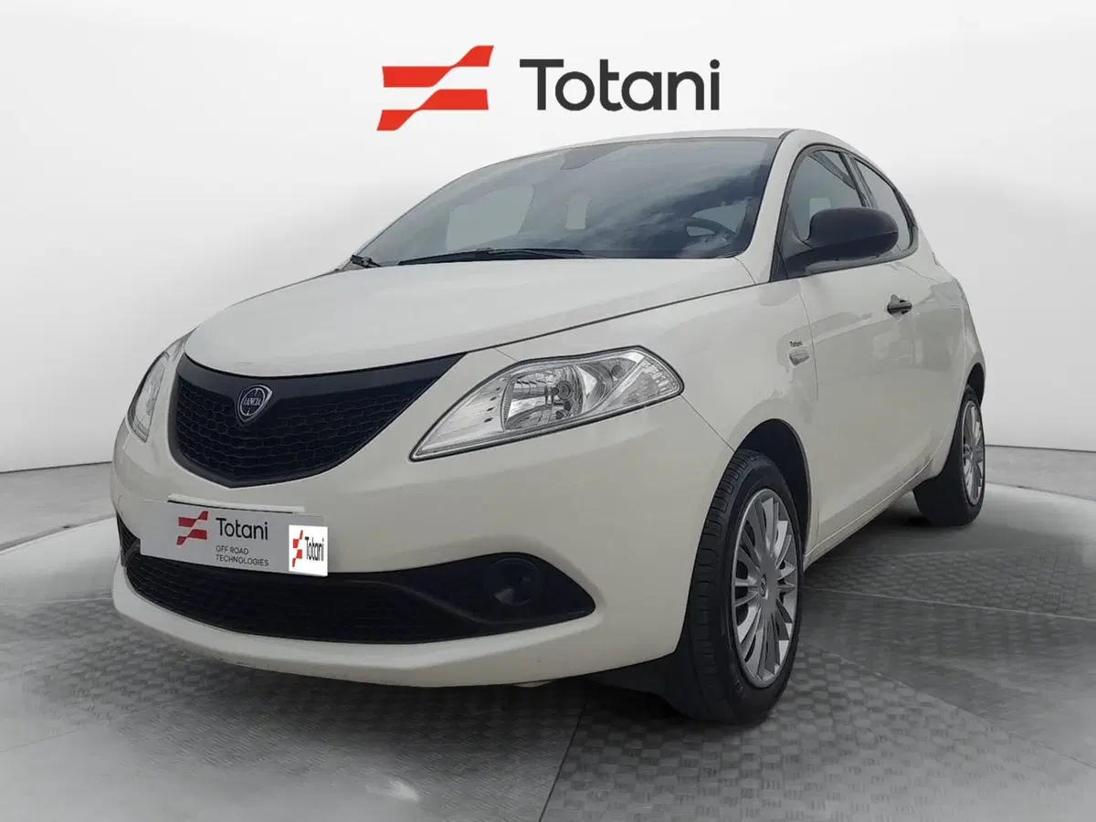 Lancia Ypsilon usata a L'Aquila