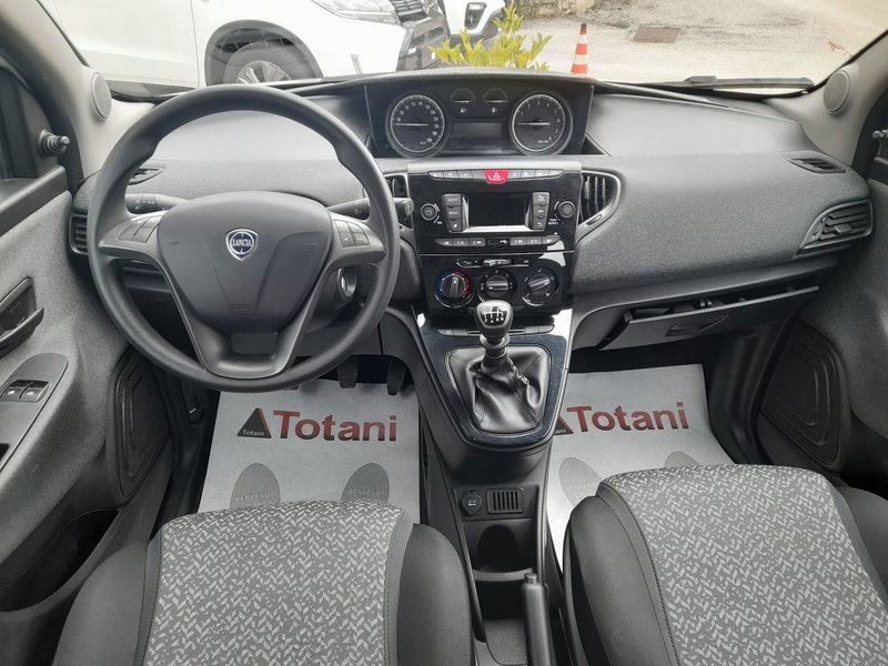 Lancia Ypsilon usata a L'Aquila (12)
