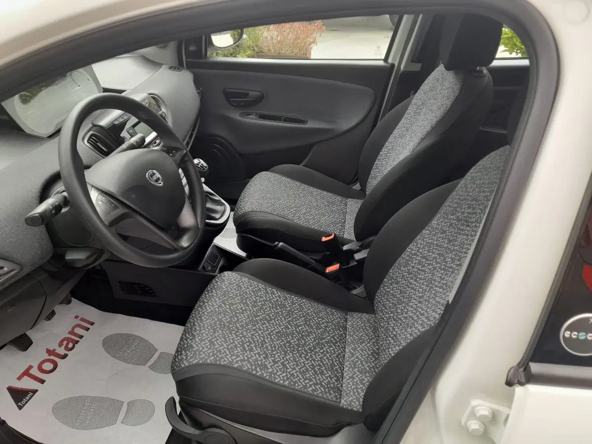 Lancia Ypsilon usata a L'Aquila (13)