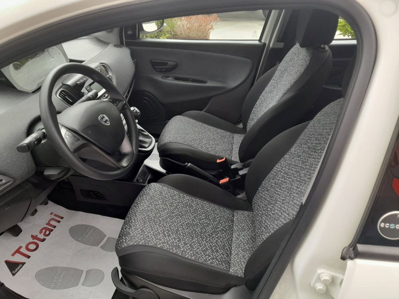 Lancia Ypsilon usata a L'Aquila (13)