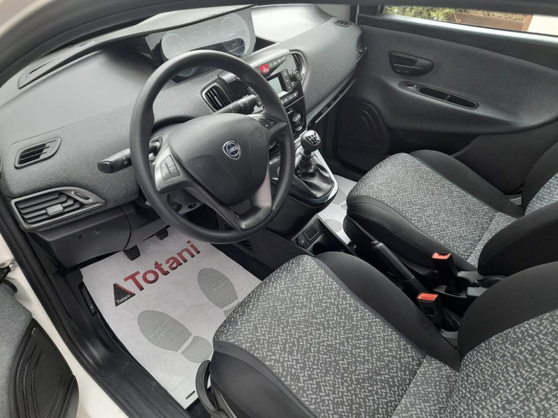 Lancia Ypsilon usata a L'Aquila (14)