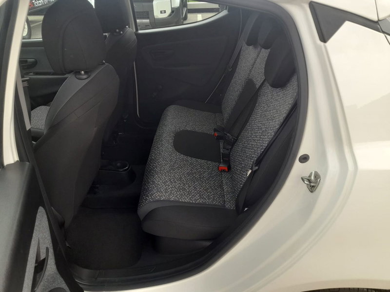 Lancia Ypsilon usata a L'Aquila (16)