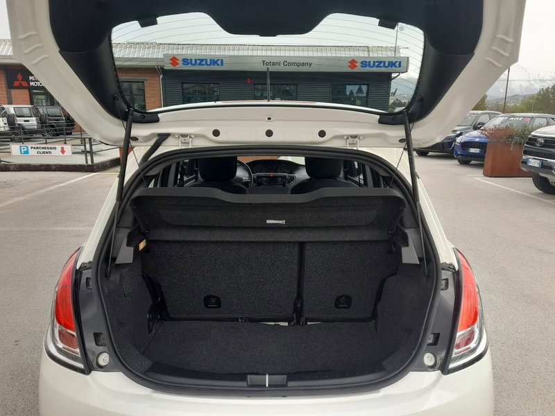 Lancia Ypsilon usata a L'Aquila (17)