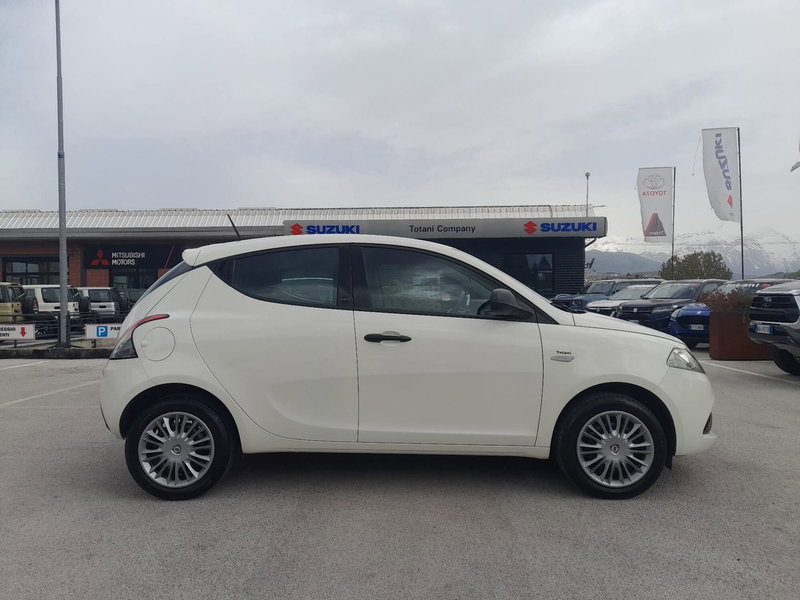 Lancia Ypsilon usata a L'Aquila (18)