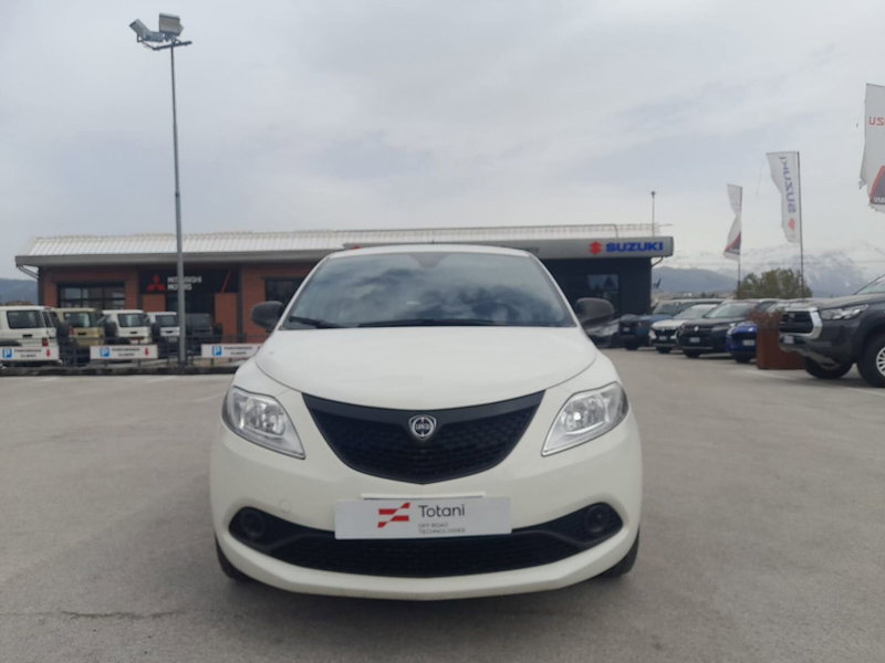 Lancia Ypsilon usata a L'Aquila (19)