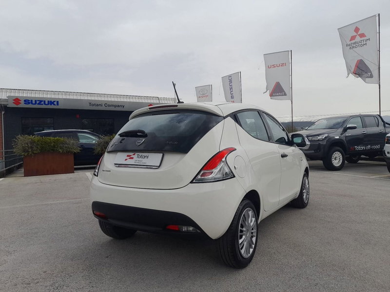 Lancia Ypsilon usata a L'Aquila (3)