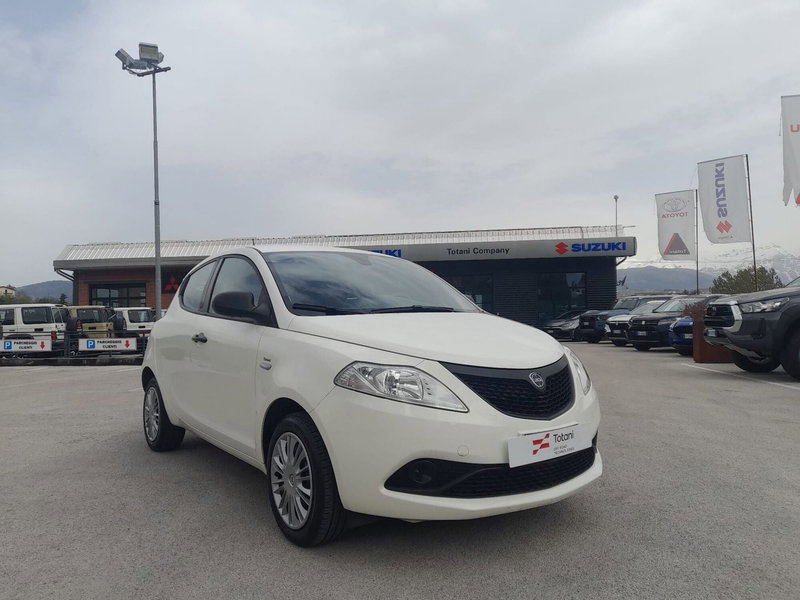 Lancia Ypsilon usata a L'Aquila (5)